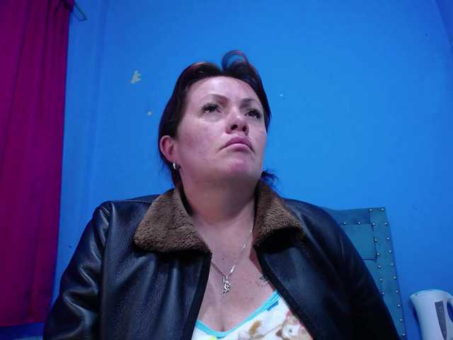Carolinhe live cam on BongaCams