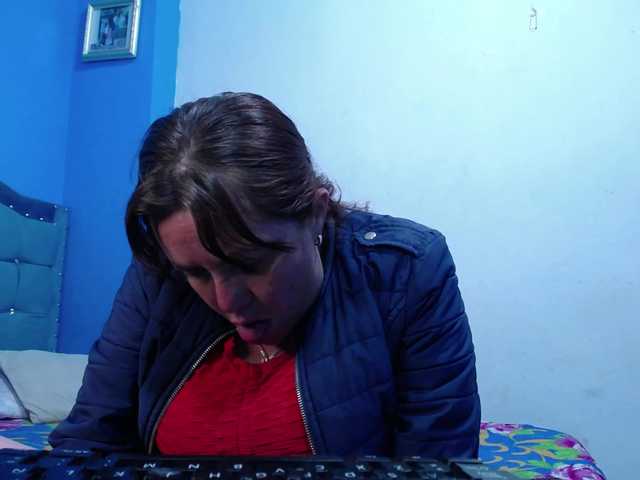 Carolinhe live cam preview