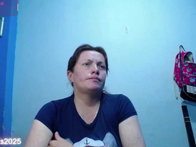 Carolinhe live cam preview