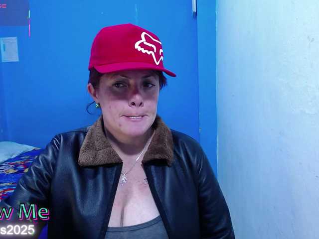 Carolinhe live cam on BongaCams