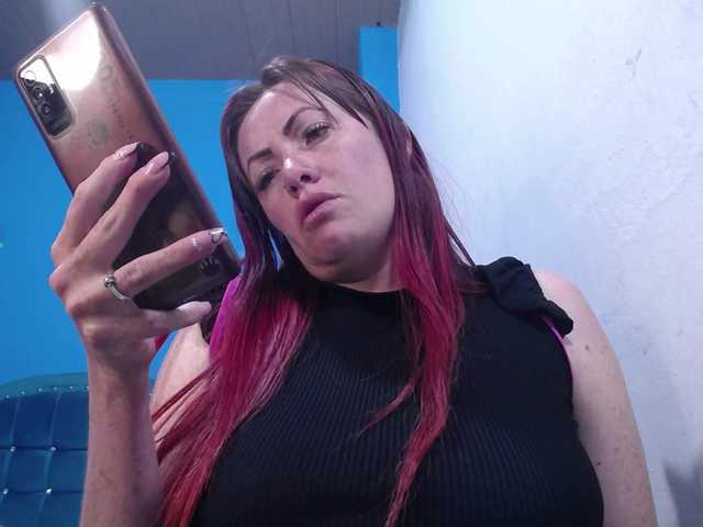 Carolinhe live webcam show