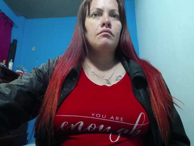 Carolinhe live cam on BongaCams