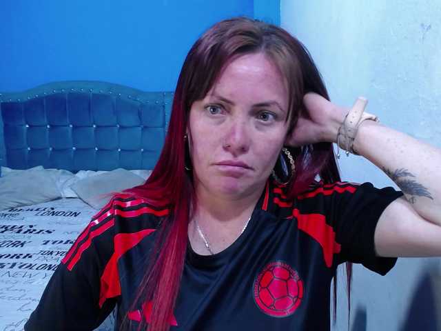 Carolinhe live cam on BongaCams