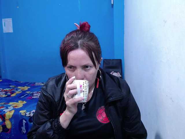 Carolinhe live cam on BongaCams