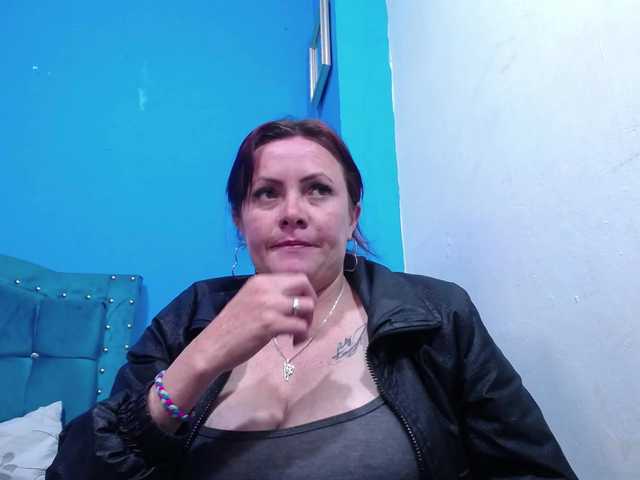 Carolinhe live cam on BongaCams