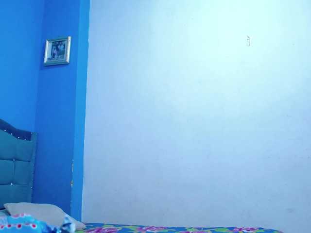 Carolinhe live cam preview