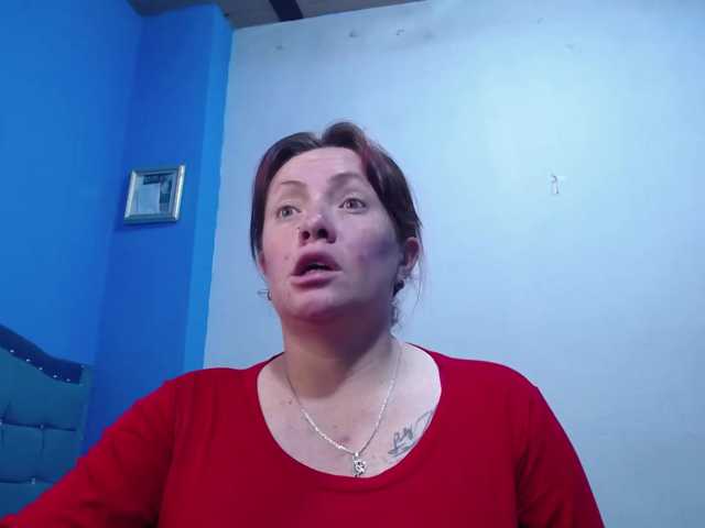 Carolinhe live cam on BongaCams