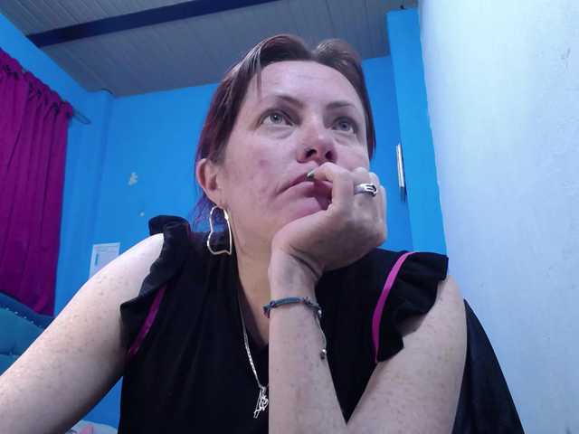 Carolinhe live cam on BongaCams