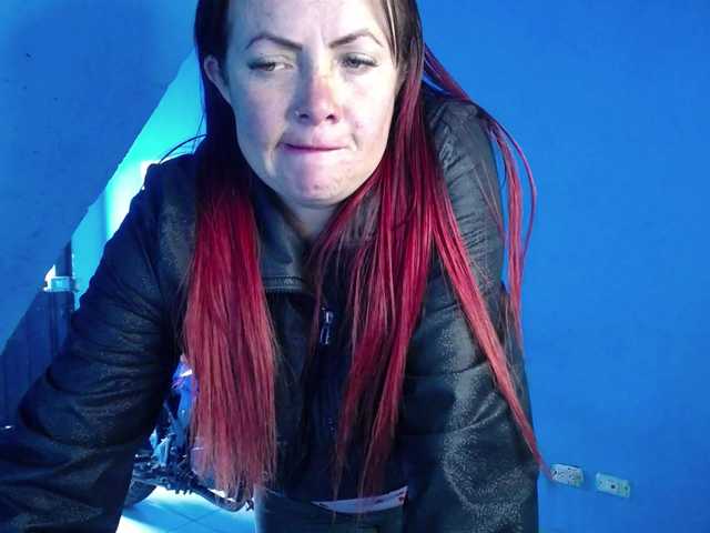 Carolinhe live webcam show