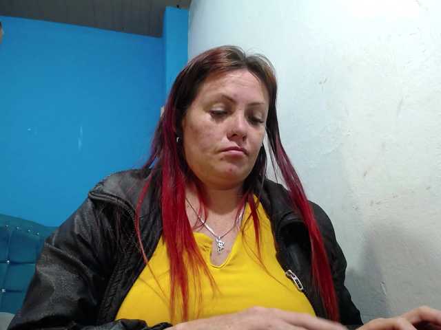 Carolinhe live cam on BongaCams