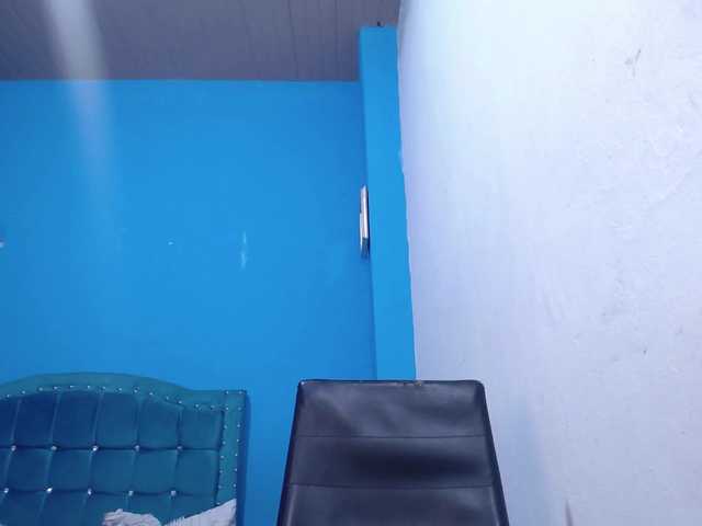 Carolinhe live webcam show