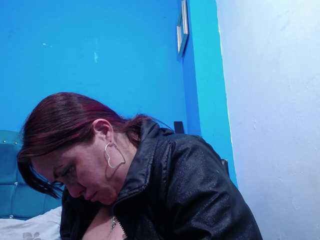 Carolinhe live cam on BongaCams
