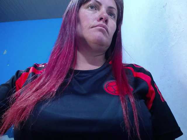 Carolinhe live cam on BongaCams