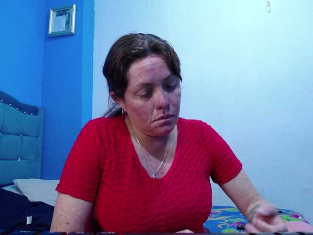 Carolinhe live cam on BongaCams