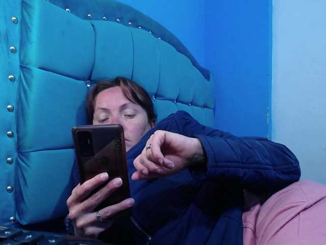Carolinhe live cam preview