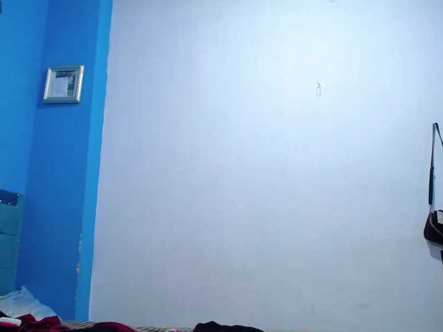 Carolinhe live cam preview