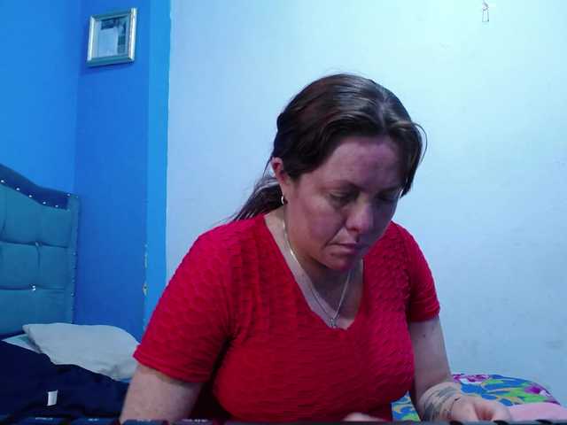 Carolinhe live cam preview