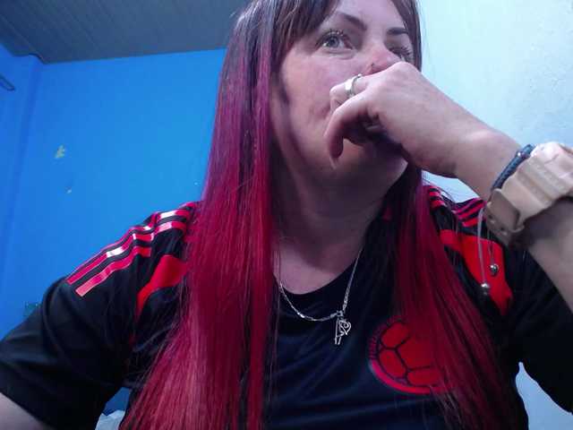 Carolinhe live cam on BongaCams