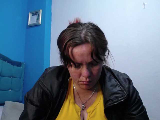 Carolinhe live cam preview