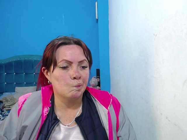 Carolinhe live cam on BongaCams