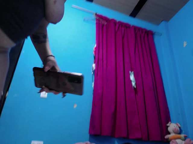 Carolinhe live cam on BongaCams