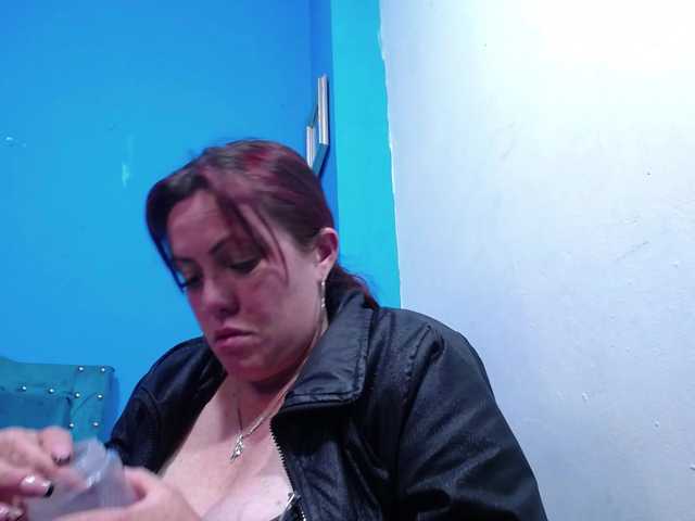 Carolinhe live cam on BongaCams