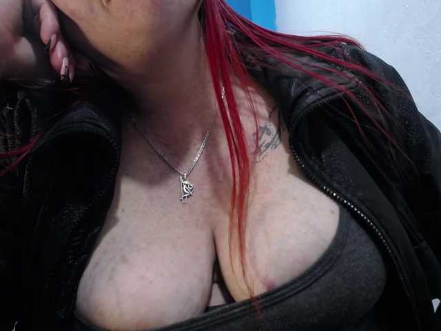 Carolinhe live webcam show