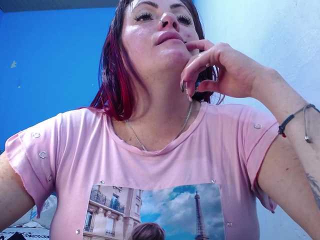 Carolinhe live cam on BongaCams