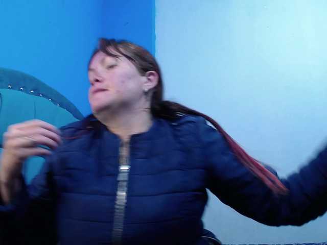 Carolinhe live cam preview