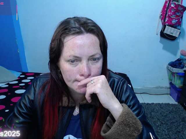 Carolinhe live cam preview