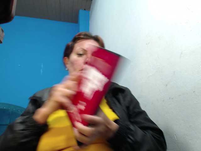 Carolinhe live cam on BongaCams
