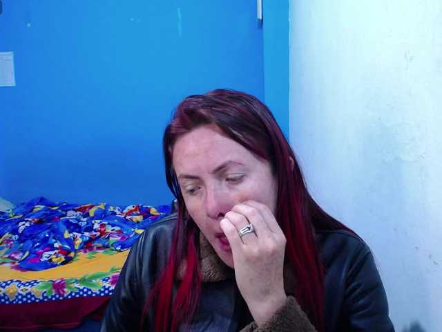 Carolinhe live cam on BongaCams