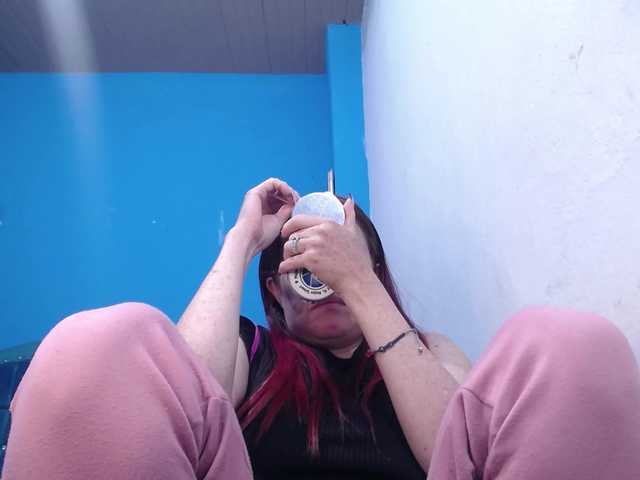 Carolinhe live cam on BongaCams