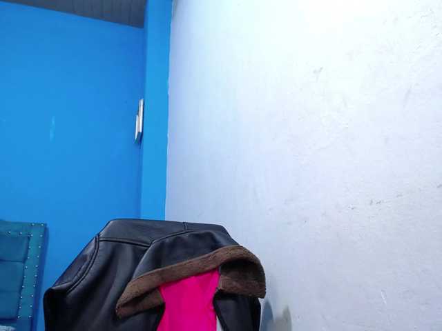Carolinhe live cam on BongaCams