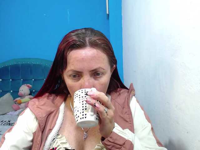 Carolinhe live cam on BongaCams