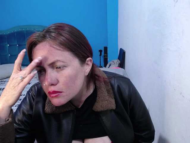 Carolinhe live cam on BongaCams