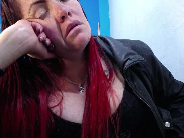Carolinhe Live-Cam auf BongaCams