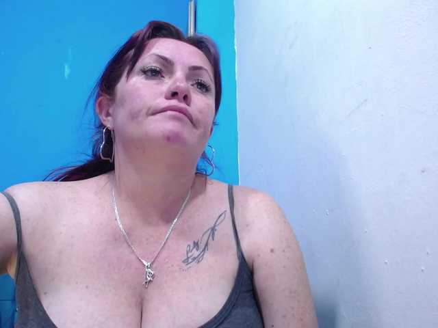Carolinhe live cam on BongaCams