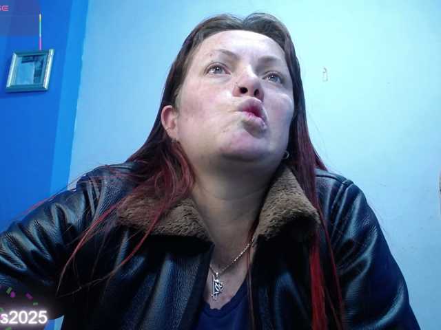 Carolinhe live cam preview