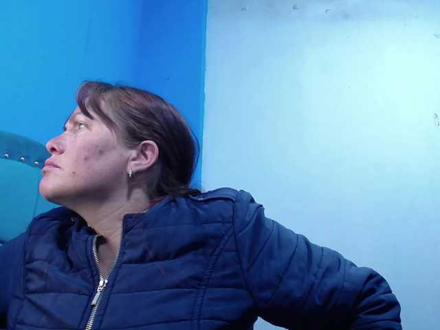 Carolinhe live cam preview