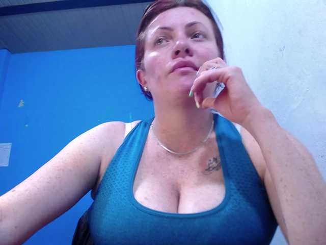 Carolinhe live cam on BongaCams