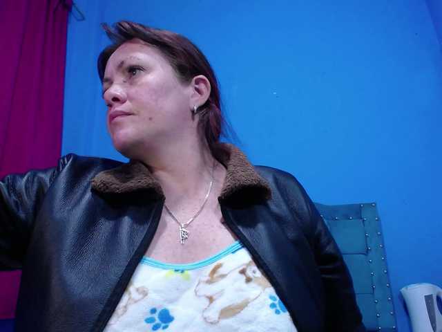 Carolinhe live cam on BongaCams