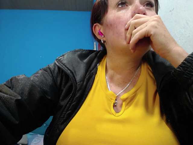 Carolinhe live cam on BongaCams