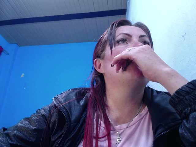 Carolinhe live cam on BongaCams