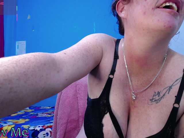 Carolinhe live cam on BongaCams