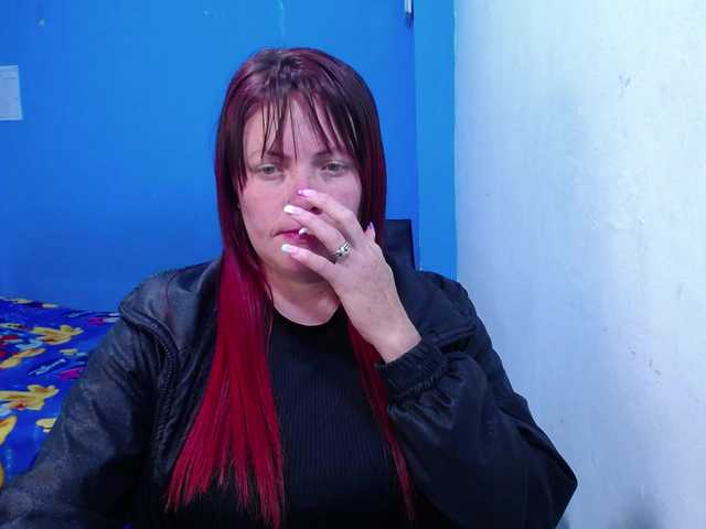 Carolinhe live cam on BongaCams
