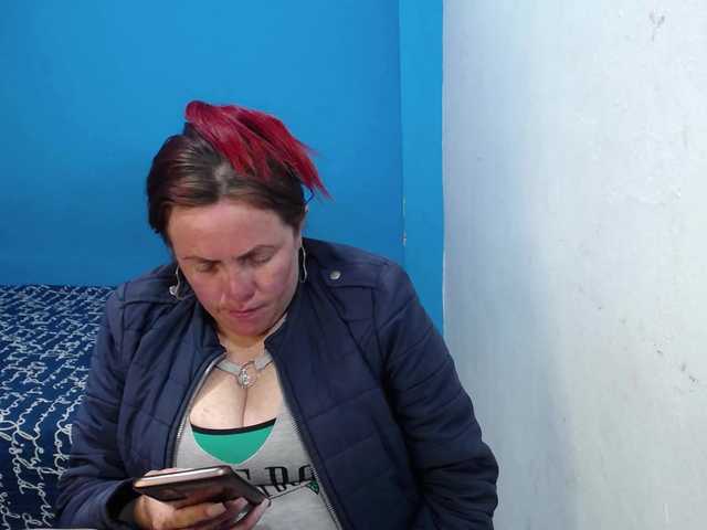 Carolinhe live cam on BongaCams