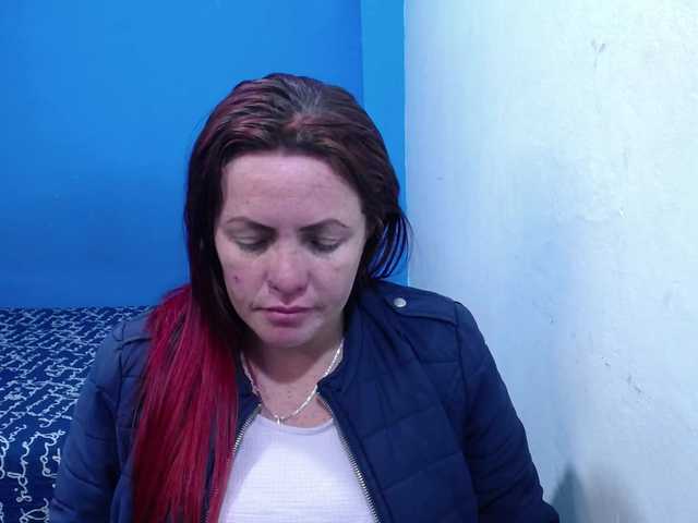 Carolinhe live cam on BongaCams