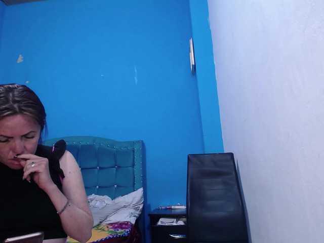 Carolinhe live webcam show