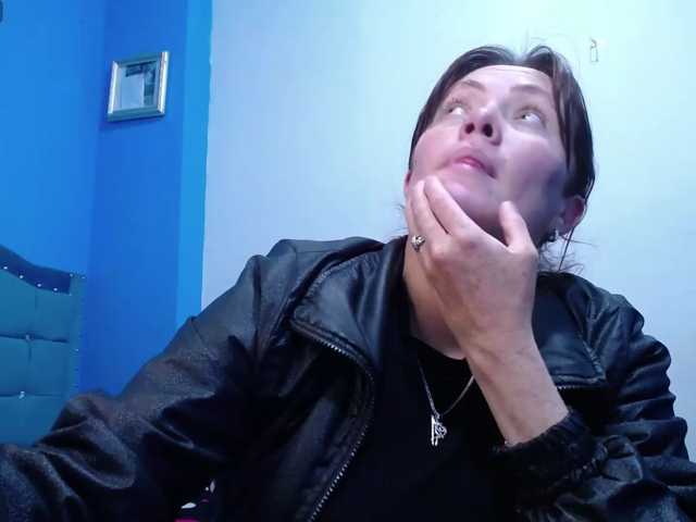 Carolinhe live cam on BongaCams